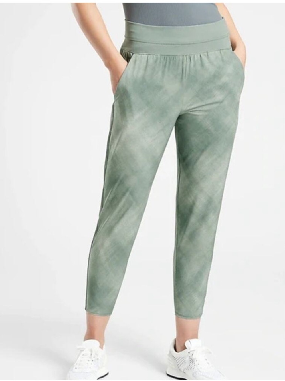 Athleta Nolita Slim Tapered Cropped Pants Trousers Travel Casual Size 4